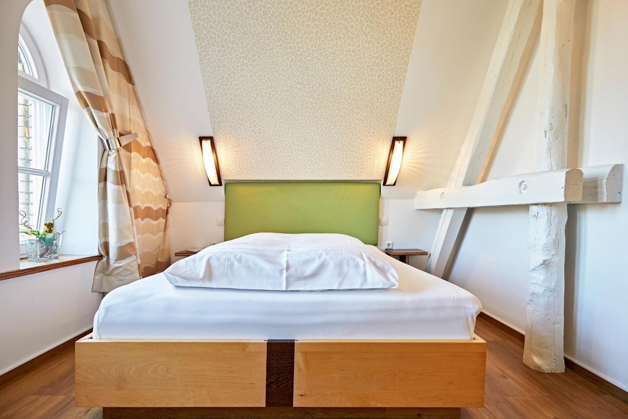 Hotel Zur Wartburg Реда-Віденбрюк Екстер'єр фото